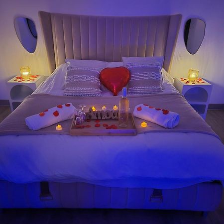 Love Room - Cocon Room - Toulon - Олиул Екстериор снимка