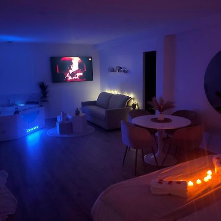 Love Room - Cocon Room - Toulon - Олиул Екстериор снимка