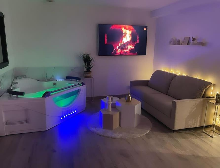 Love Room - Cocon Room - Toulon - Олиул Екстериор снимка