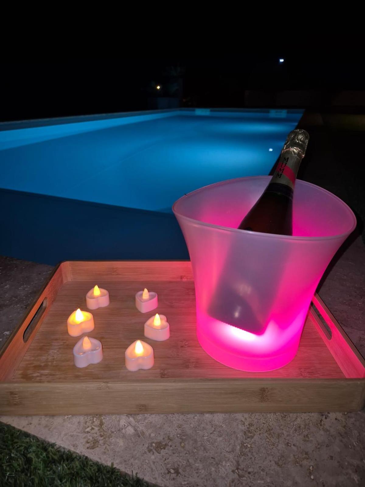 Love Room - Cocon Room - Toulon - Олиул Екстериор снимка