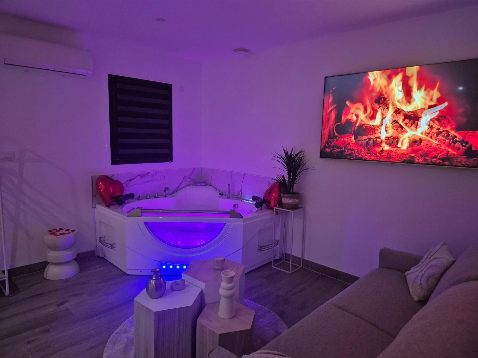 Love Room - Cocon Room - Toulon - Олиул Екстериор снимка