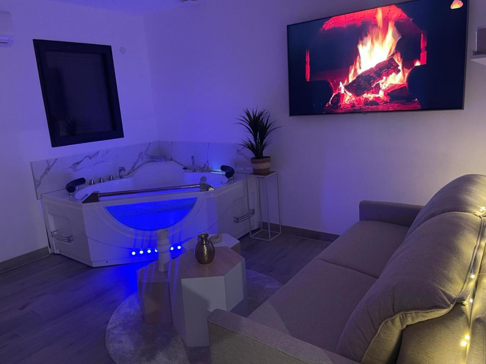 Love Room - Cocon Room - Toulon - Олиул Екстериор снимка