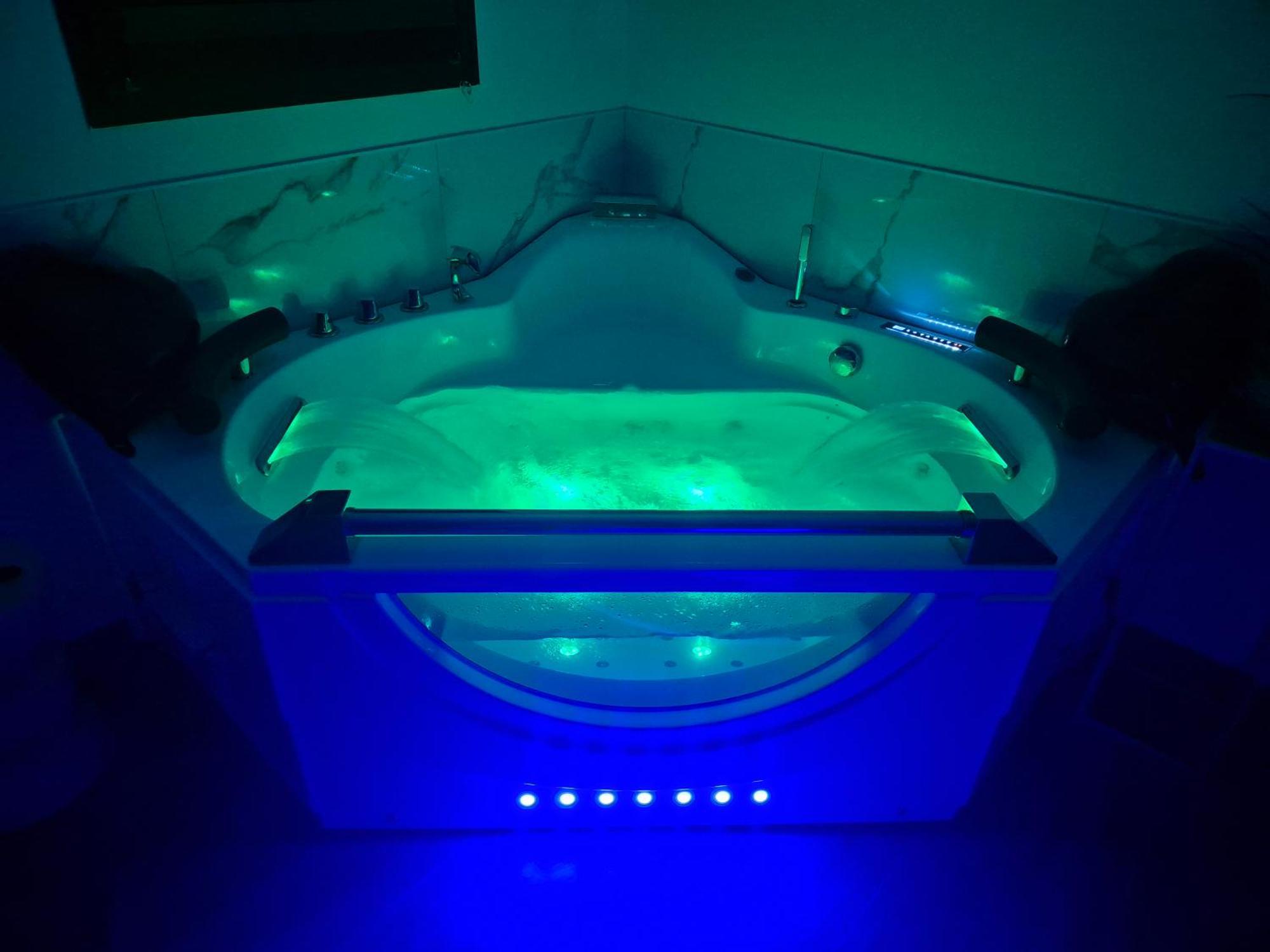 Love Room - Cocon Room - Toulon - Олиул Екстериор снимка