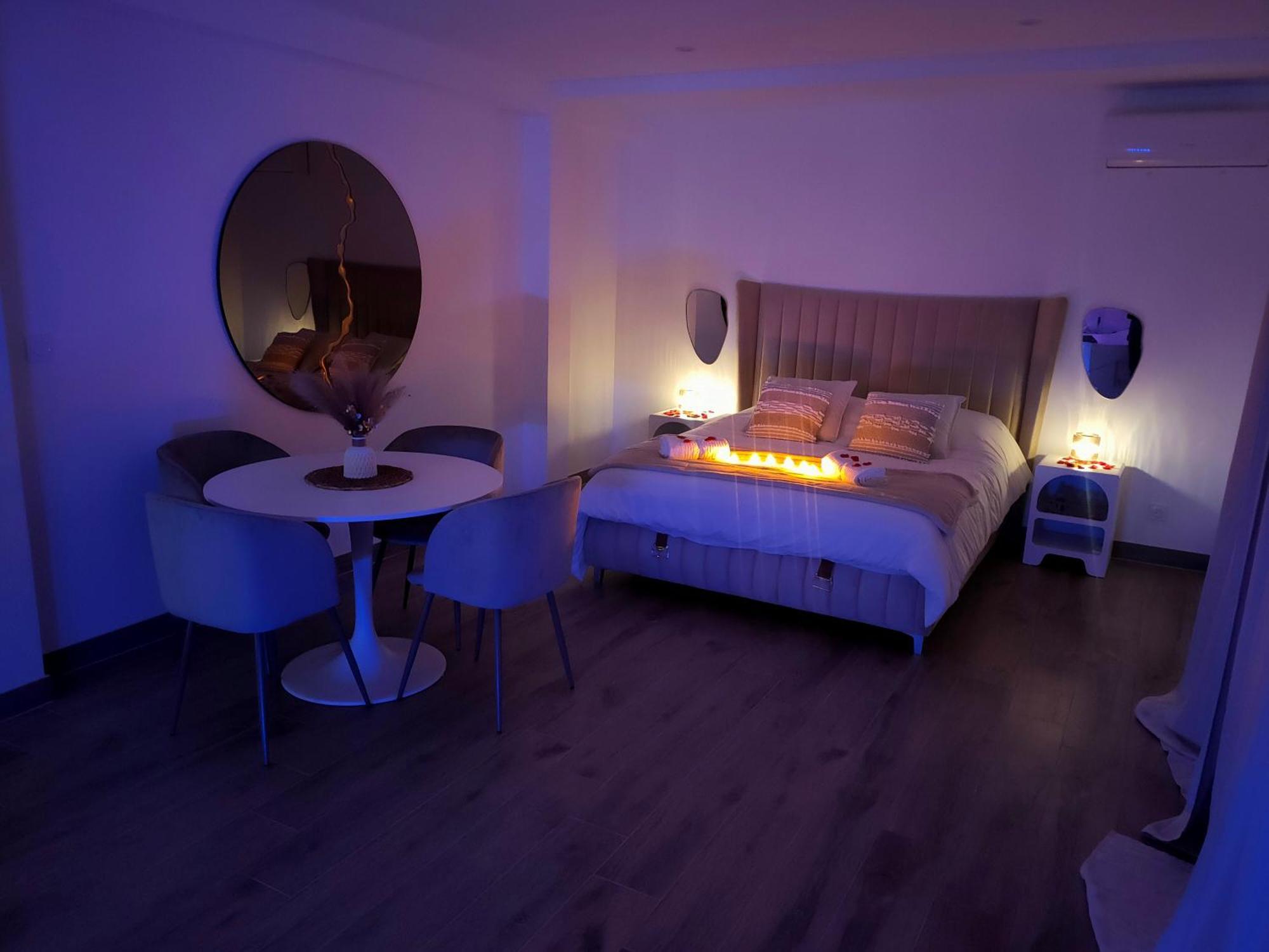 Love Room - Cocon Room - Toulon - Олиул Екстериор снимка