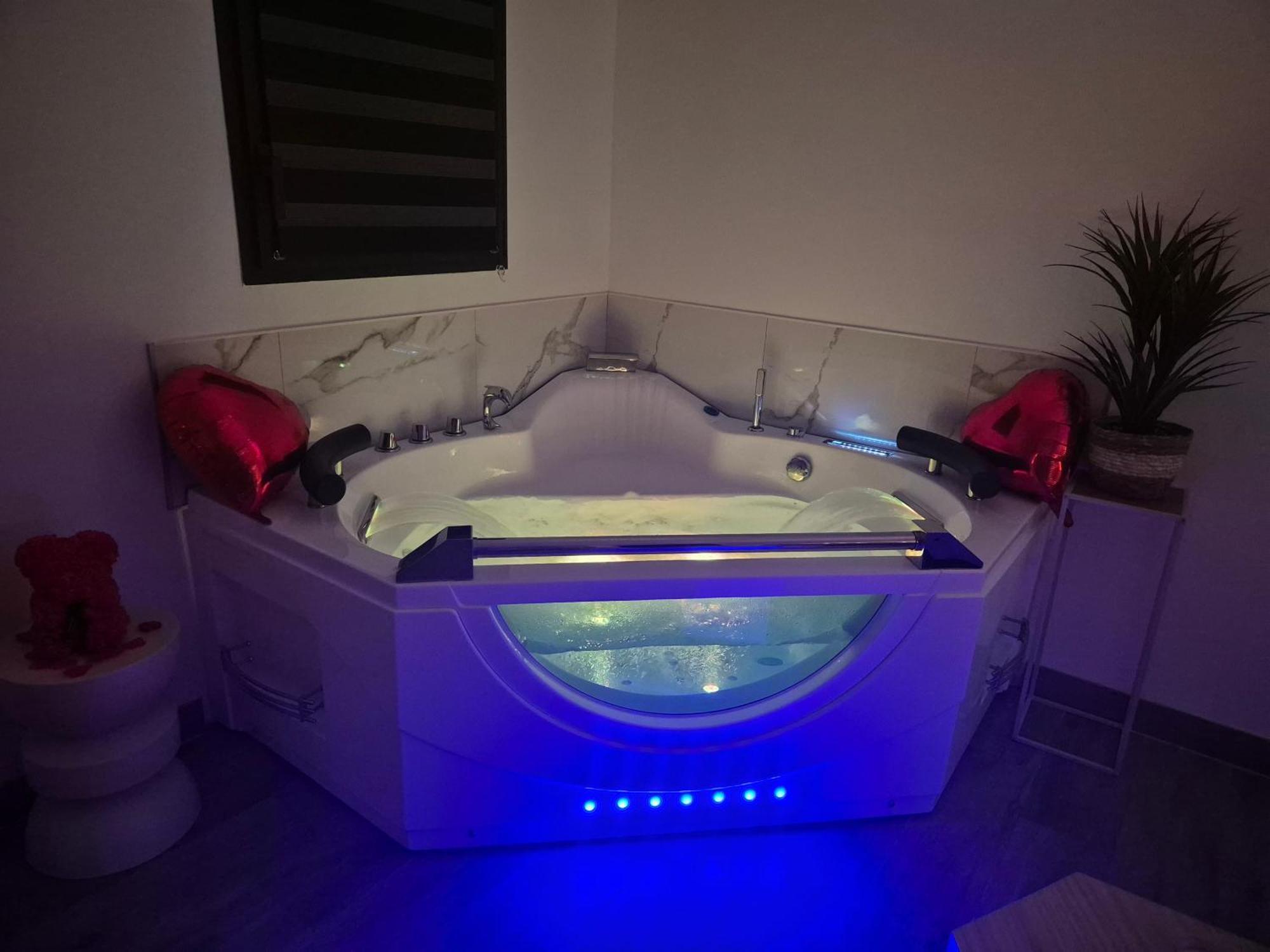 Love Room - Cocon Room - Toulon - Олиул Екстериор снимка