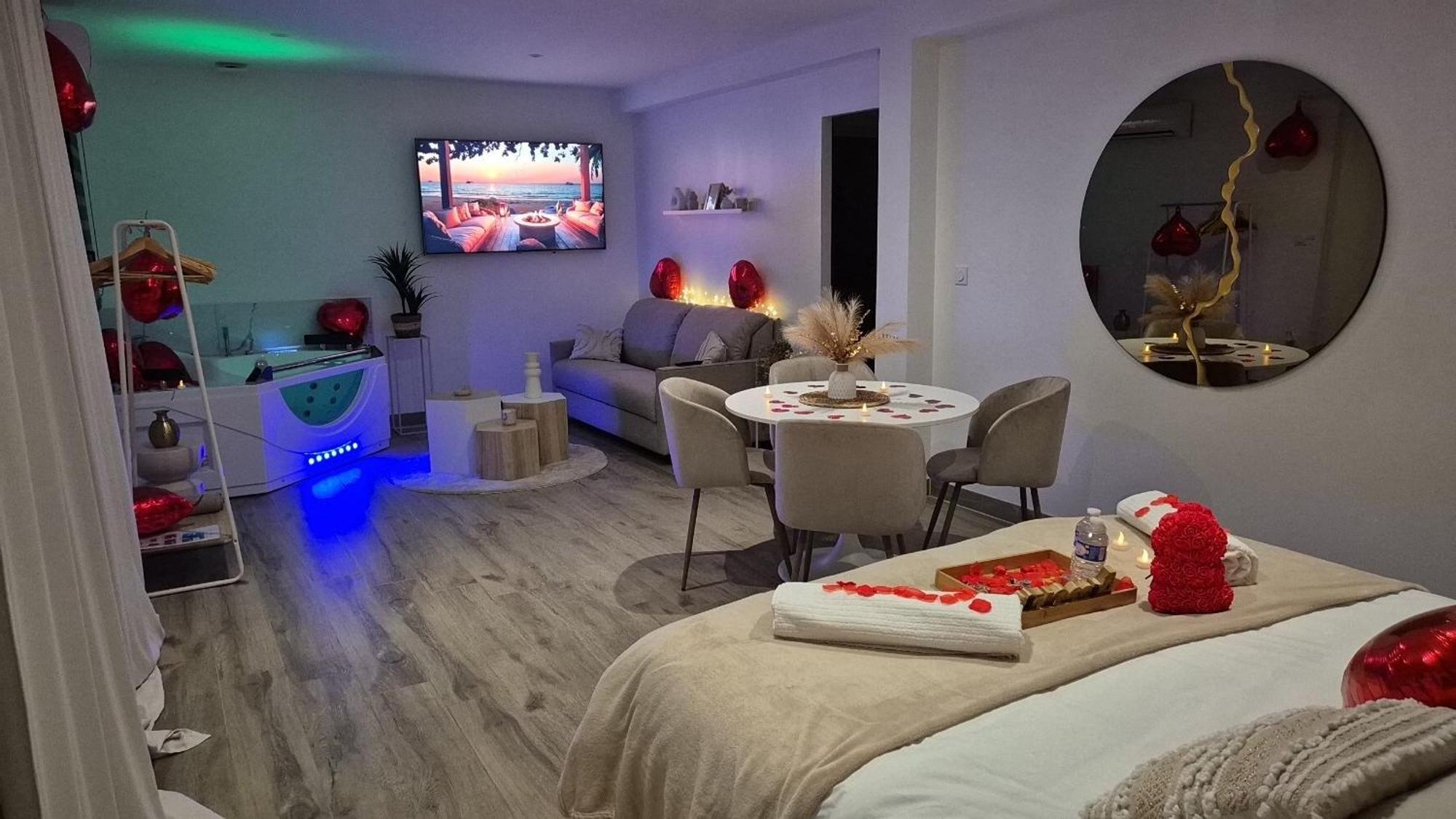 Love Room - Cocon Room - Toulon - Олиул Екстериор снимка