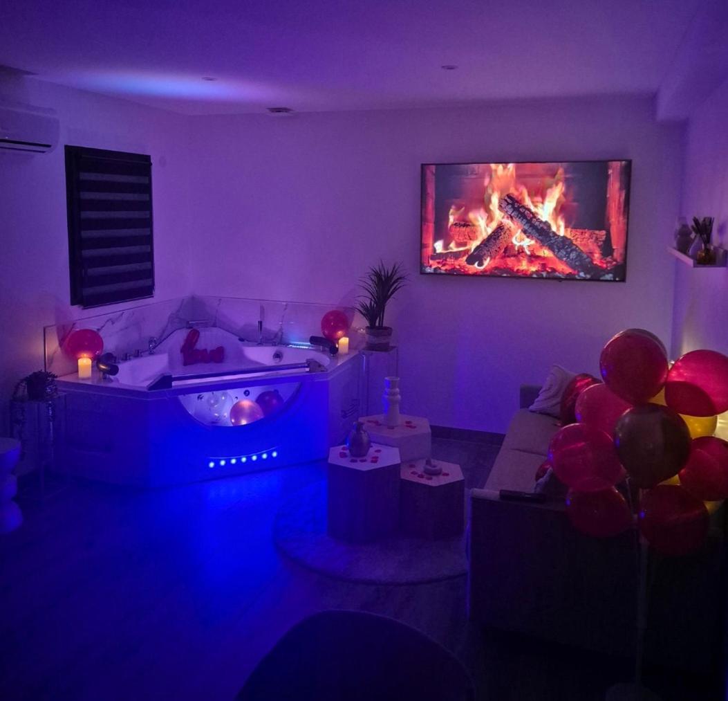 Love Room - Cocon Room - Toulon - Олиул Екстериор снимка